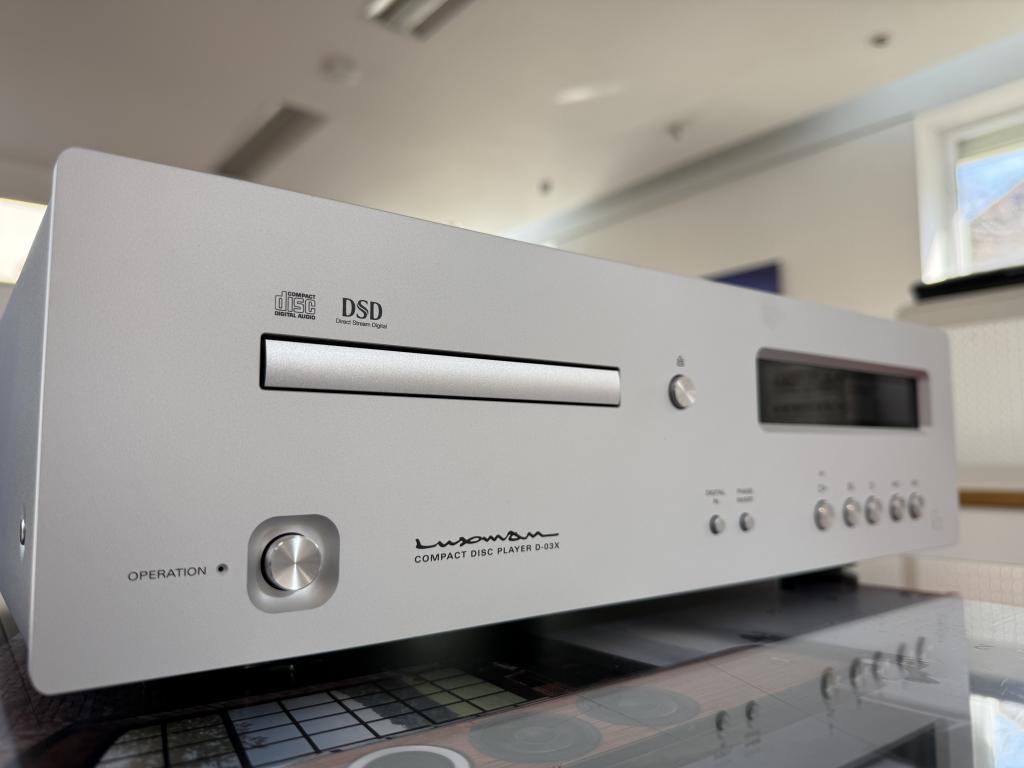 Luxman D-03X
